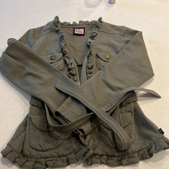 TOP - Picture 2 of 3